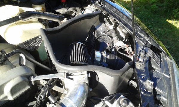 Air_intake_box_vänster.jpg